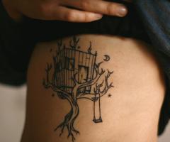 La casita del arbol con una hamaca