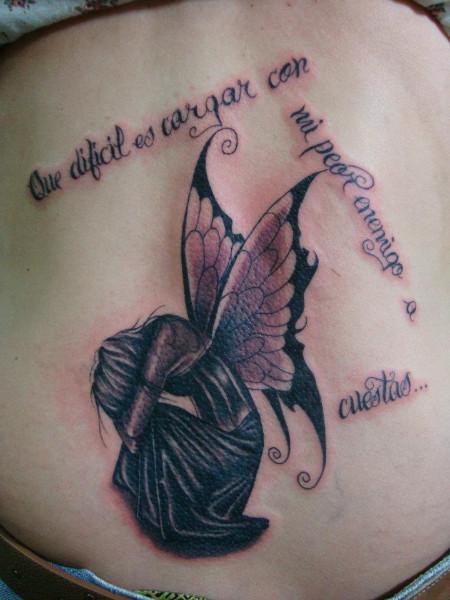 Hada con alas de mariposa