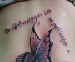 Hada con alas de mariposa