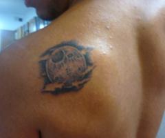 Tatuaje de luna realista