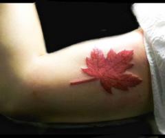 Tatuaje de hoja de arce