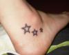 Tatuaje de estrellas en el tobillo