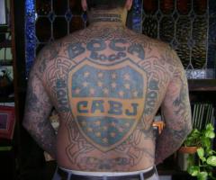 Bostero con toda la espalda tatuada