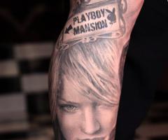 Modelo tattoo, Playboy Mansion