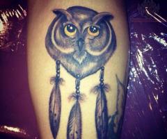 Buho cazasueños tatuaje