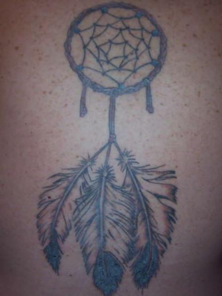 Tatuajes atrapasueños plumas