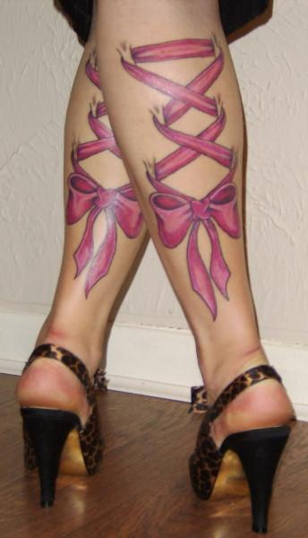 Tattoo feminina na perna