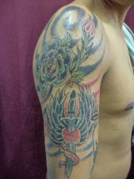 Cover rosa y daga