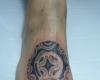 Tatuaje Maori circular en el pie