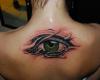 Tatuaje de ojo en la espalda