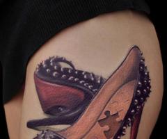Tatuaje de zapato y rompecabeza