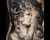 Tatuaje realista de mujer