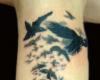 Tatuaje de cuervos volando