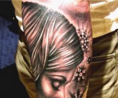 Tatuaje de rostro de mujer