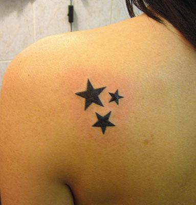 Estrellas negras en la espalda