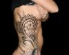 Ideas para tatuajes decorativos en las costillas