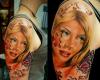Rostro de chica en rompecabezas con mariposa