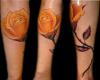 Tatuaje de flores amarillas