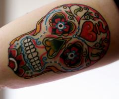 Hermoso tatuaje de calavera de azucar mexicana
