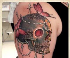 Calavera joyas y mariposas
