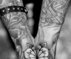 fiori in mano
