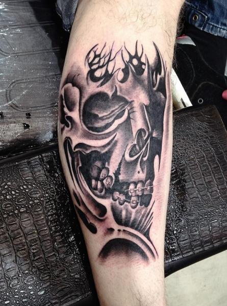 Skull with teeth