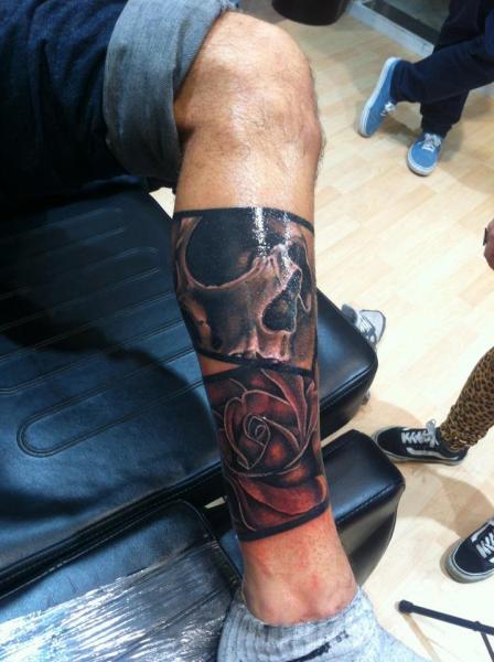 Scene with skull and roses