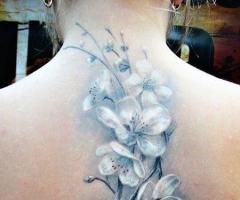 fiore bianco tatuaggio