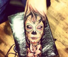 catrina realista con ojos cerrados