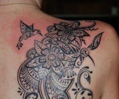 flowers and hummingbirds in the form of tribal