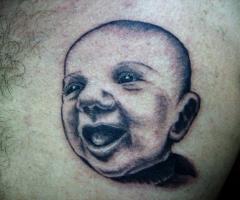 retrato de bebe blanco y negro