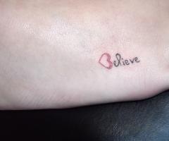 tatuaje brasov-scris cu inimioara