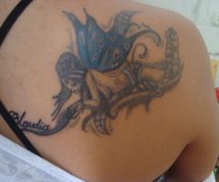 tattoo esmit hada acostada