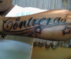 Contreras tatuado en el antebrazo