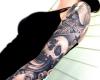 calaveras en brazo completo de mujer