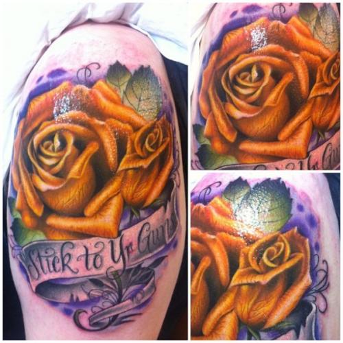 Tatuaje rosa naranja