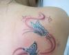 Tatuaje de dos mariposas en la espalda