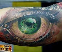Ojo color verde tatuaje realista