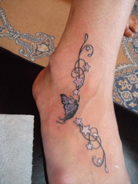 Tatuaje Brasov foot butterfly and stars