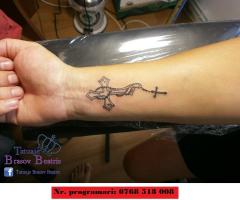 small cross tattoo by Tatuaje Brasov Beatris