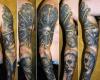 calavera en el brazo
