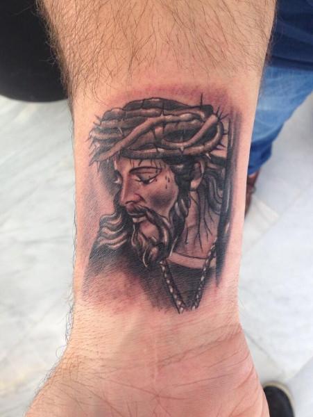Tatuaje pequeño de Jesús