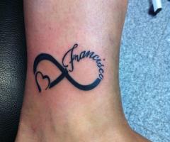 Tatuaje de infinito de amor