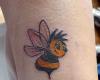 Un tatuaggio piccolo ape
