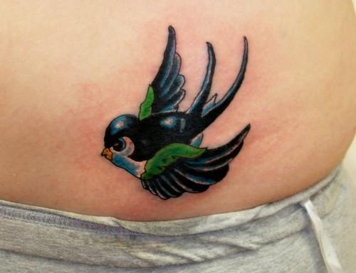 Disegni o tatuaggi della pancia per gli uomini e le donne