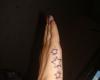 Tatuaggi un altro disegno di stelle sul lato della mano