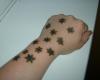 http://www.tattooset.com/images/tattoo/2013/10/03/20509-tatuaggi-stelle-in-tutta-la-mano-della-donna-e-del-braccio_tiny.jpg
