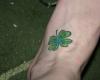 Petit tatouage dun trèfle sur le poignet très original