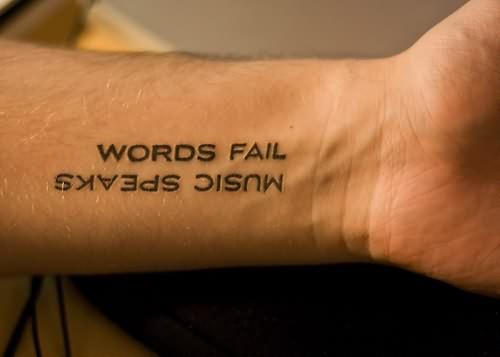 Tatouage original avec les mots de deux façons