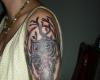 Tatuaje de buho sobre arbol